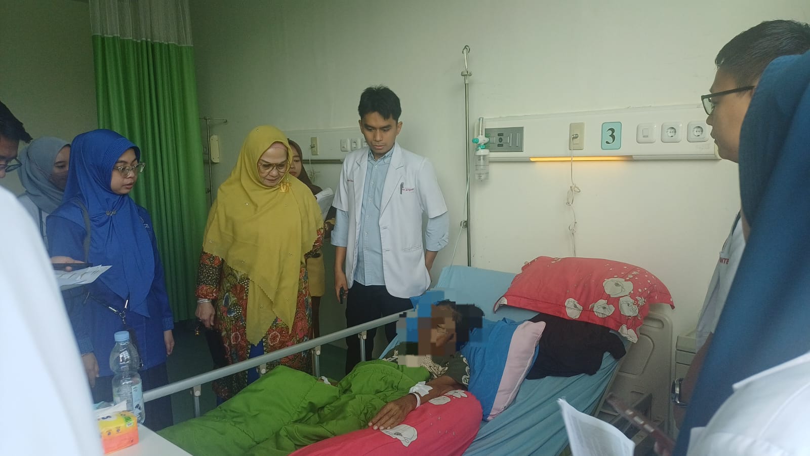 Visite oleh Prof. Dr. dr. Haerani Rasyid, Sp.PD, K-GH, Sp.GK
